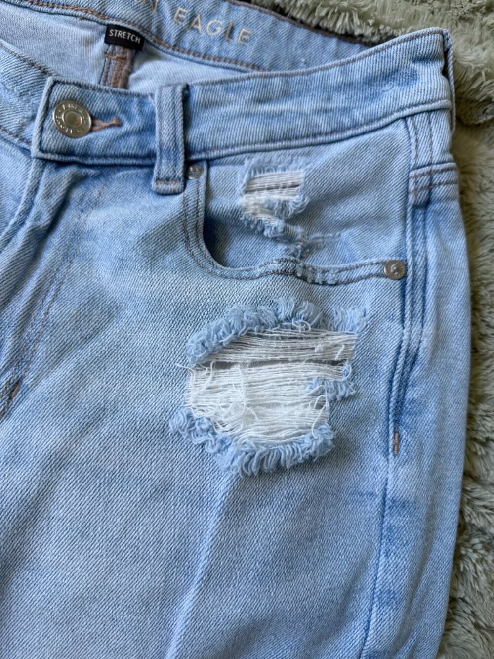Mom Jean Light Wash Distressed Jeans Size 6 LONG - Picture 5 of 8